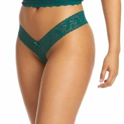 Hanky Panky - Signature Ivy Lace Crotchless Thong Lingerie